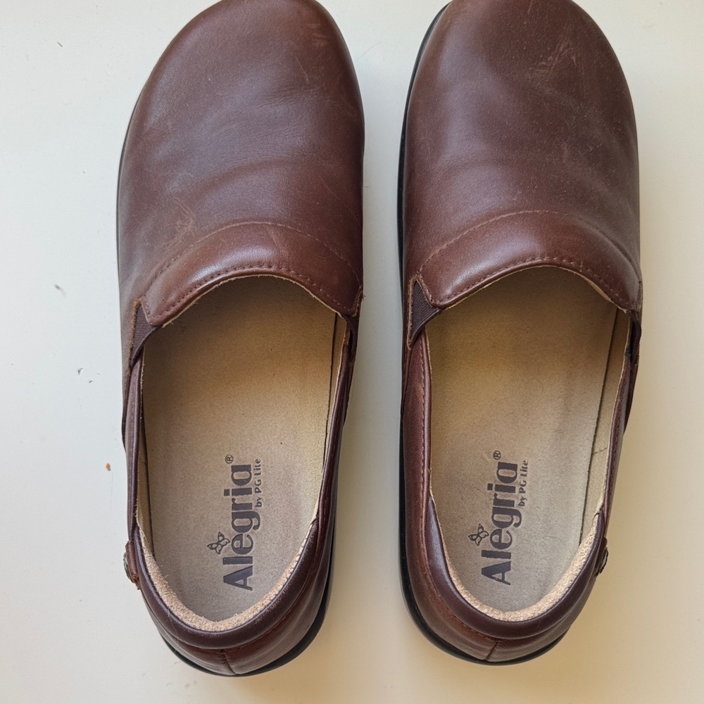 Alegria Women’s Rich Brown Leather Loafers
